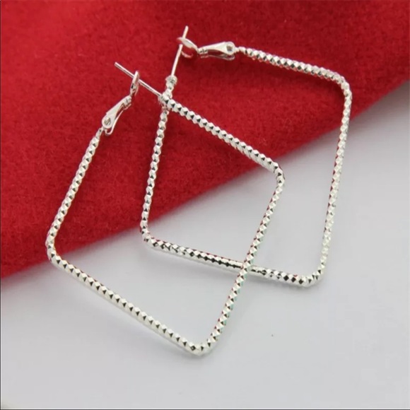 New Beautiful Earrings - Picture 4 of 5